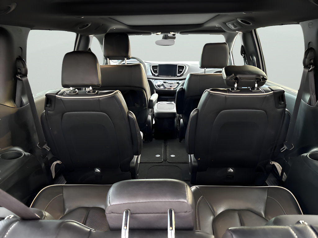 Used 2025 Chrysler Pacifica Limited FWD image 8