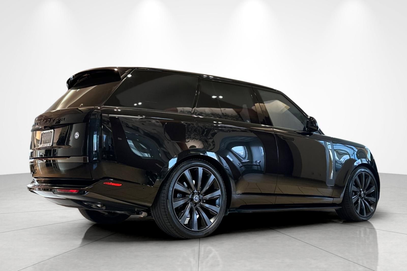 Used 2025 Land Rover Range Rover SV image 6