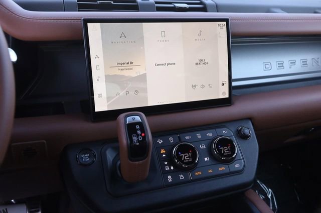 Used 2025 Land Rover Defender 110 image 21