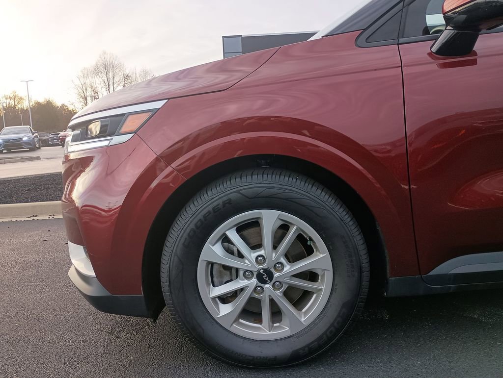 Used 2024 Kia Carnival LX image 16