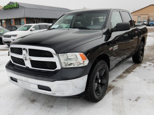 Used 2017 RAM 1500 Classic SLT image 2