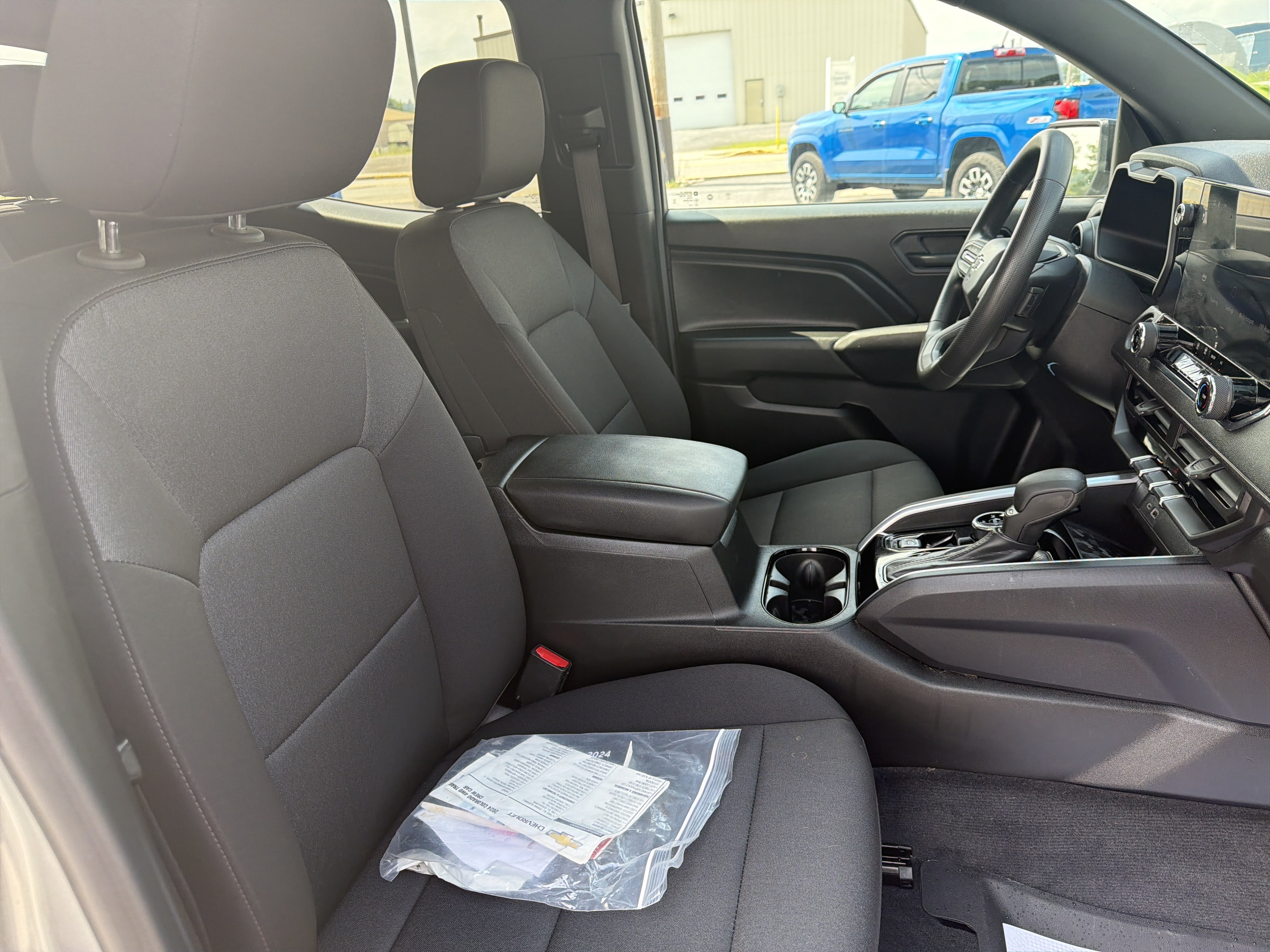 Used 2024 Chevrolet Colorado Trail Boss w/ Technology Package AWD/4WD image 8