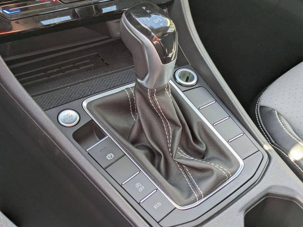 Used 2025 Volkswagen Jetta SE image 23