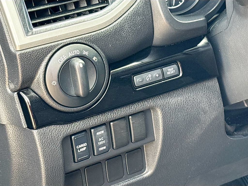 Used 2021 Nissan Titan SV w/ SV Convenience Package AWD/4WD image 10