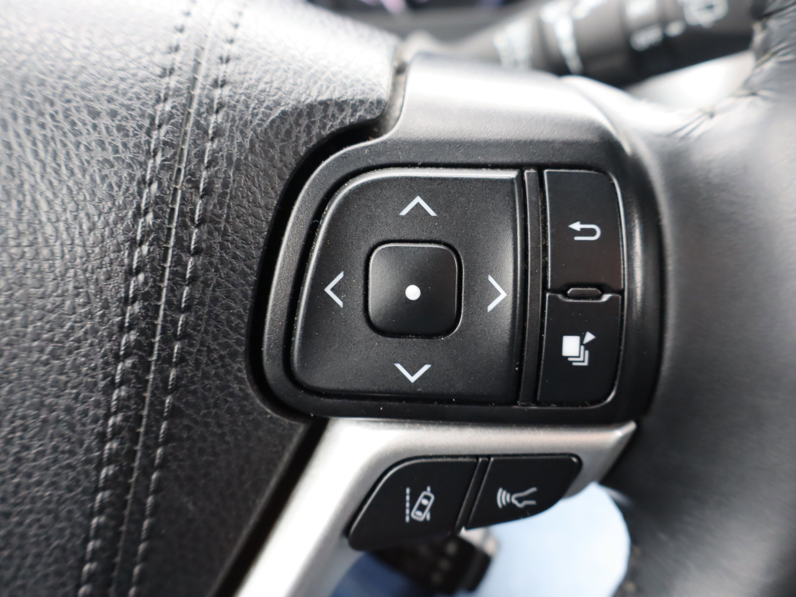 Used 2019 Toyota Highlander XLE image 21