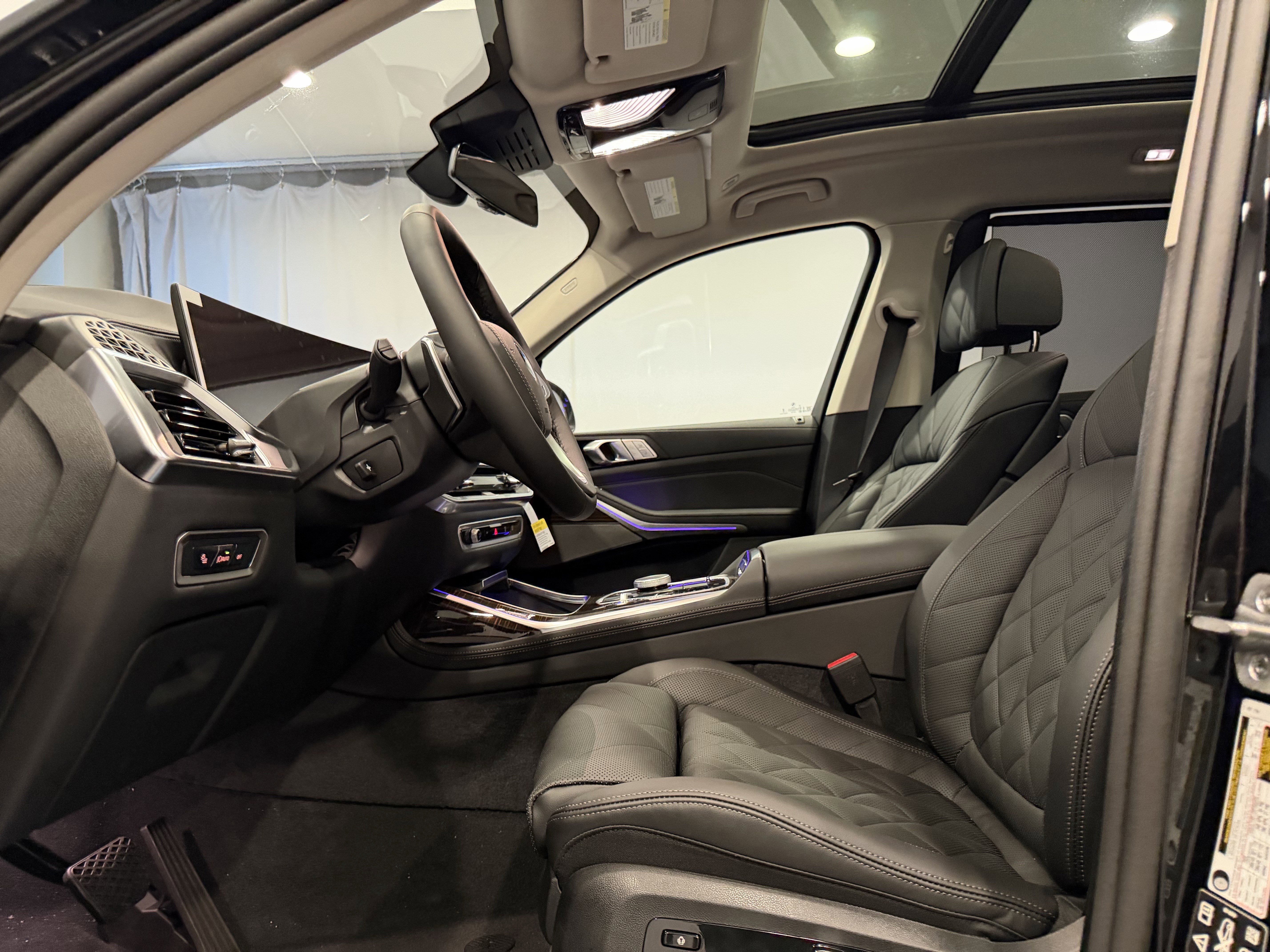New 2026 BMW X7 xDrive40i w/ Premium Package image 8