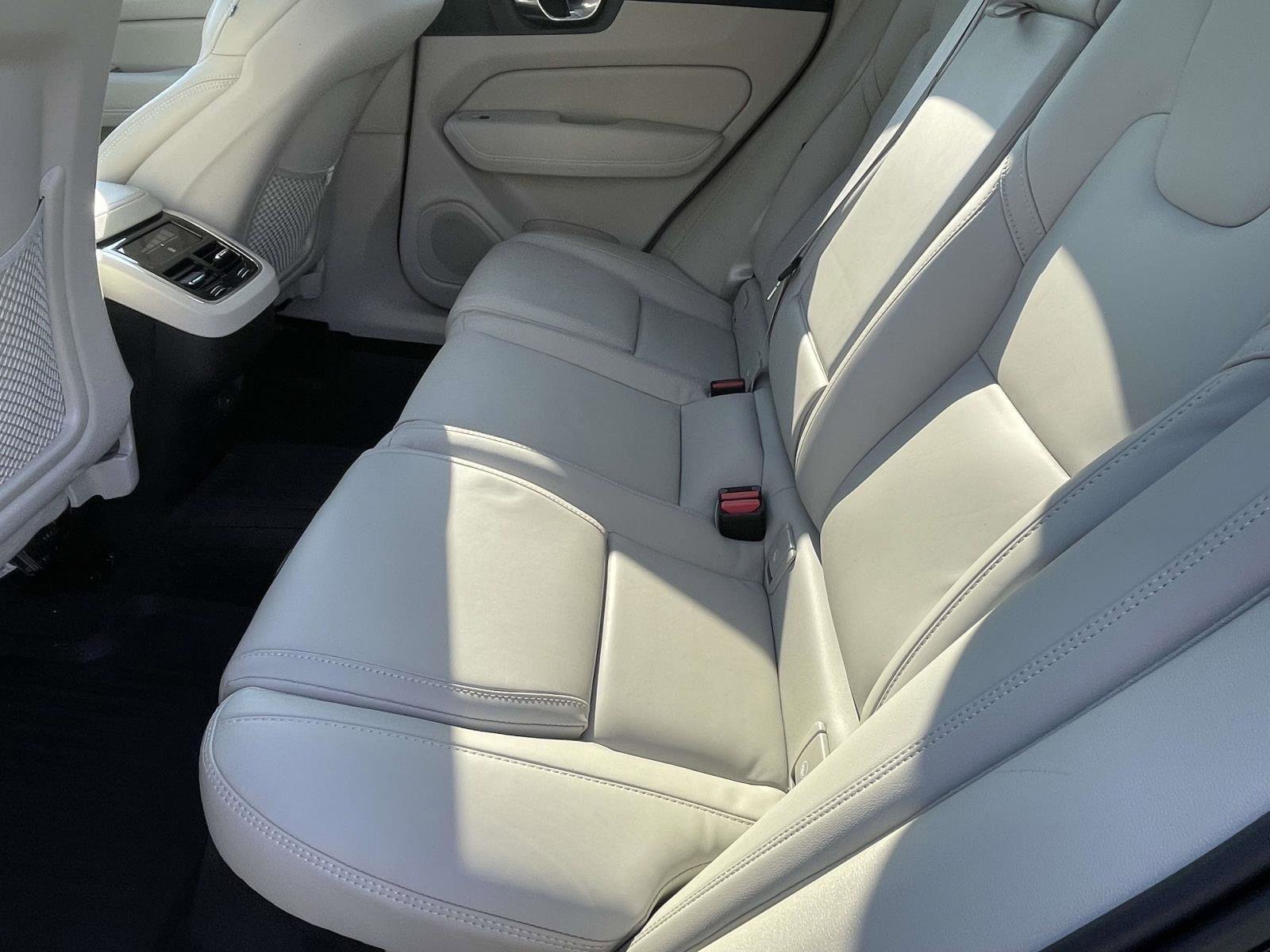 Used 2023 Volvo XC60 B5 Ultimate w/ Protection Package Premier FWD image 10