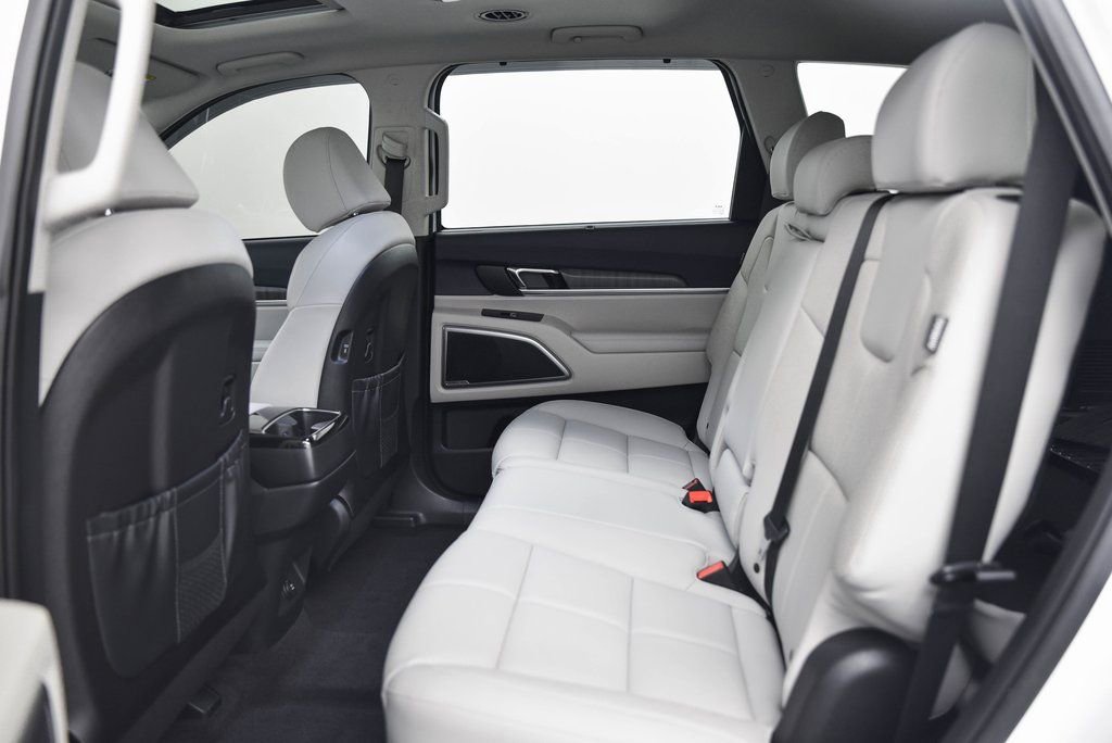 Used 2025 Kia Telluride EX image 14