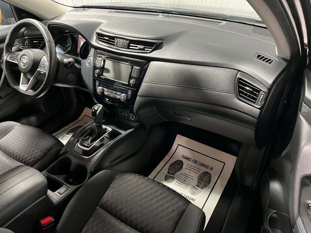 Used 2019 Nissan Rogue SV image 3