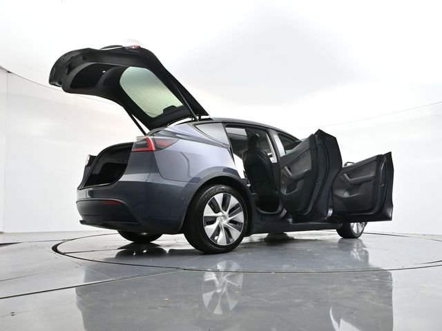 Used 2021 Tesla Model Y Long Range image 39