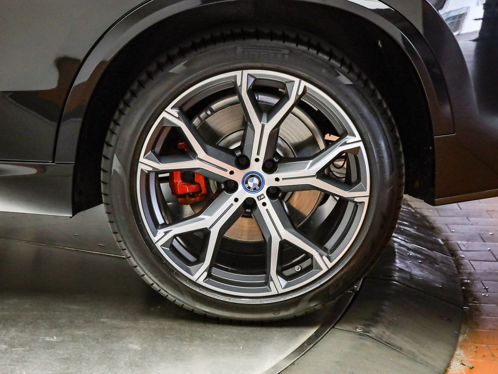 Certified 2025 BMW X5 xDrive50e w/ Executive Package image 11