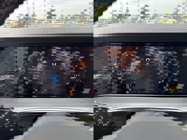 New 2025 Volkswagen Tiguan SE image 8