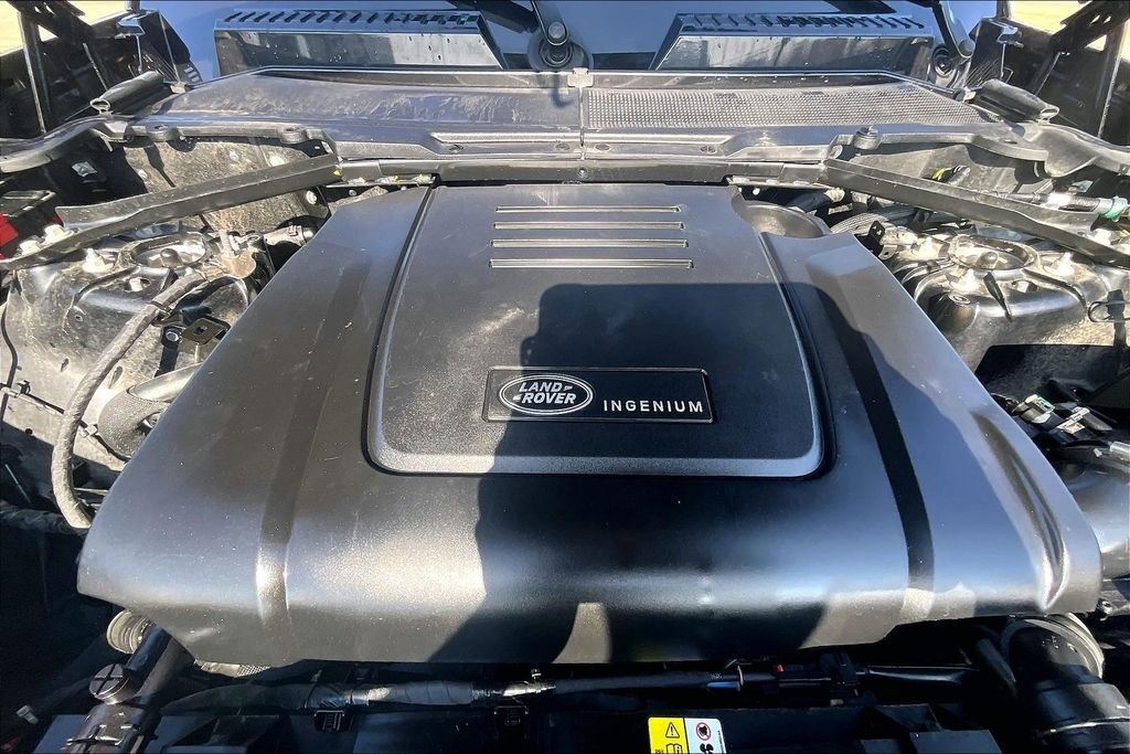 Used 2025 Land Rover Defender 110 S image 9