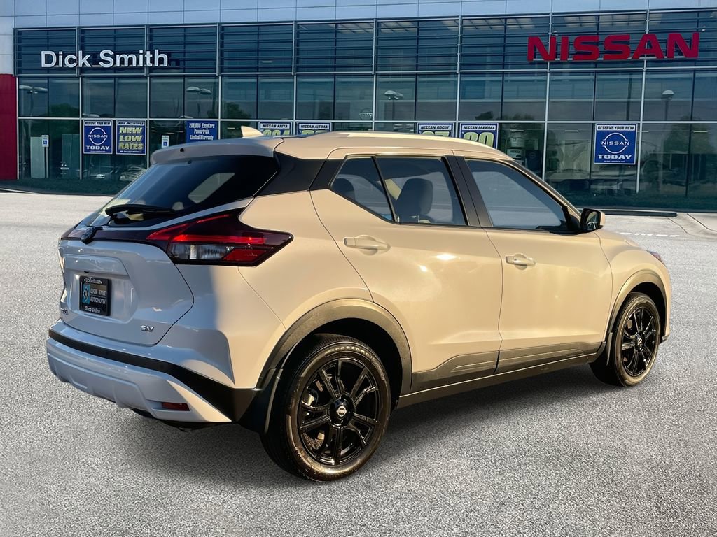 Used 2024 Nissan Kicks SV image 6