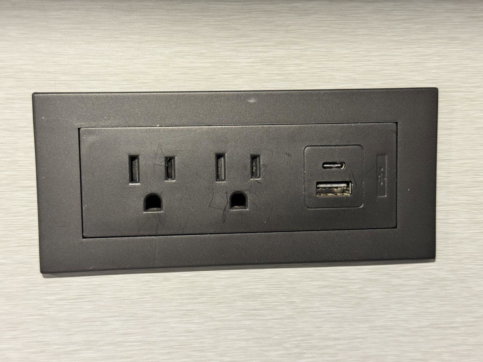 Used 2023 Ford Transit 350 XLT image 21