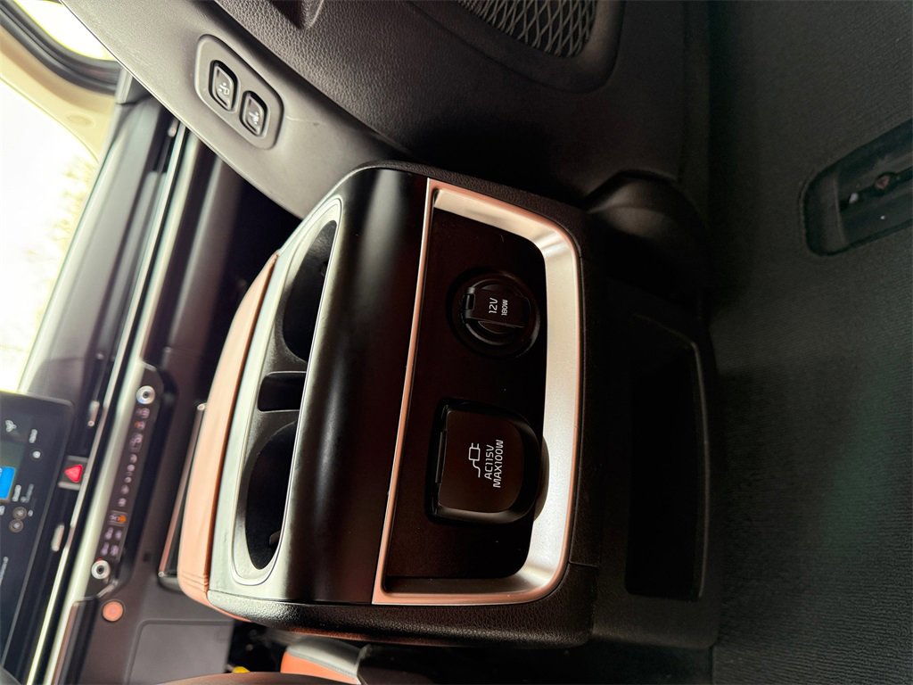 Used 2025 Kia Carnival SX w/ SX Dark Edition Package image 21