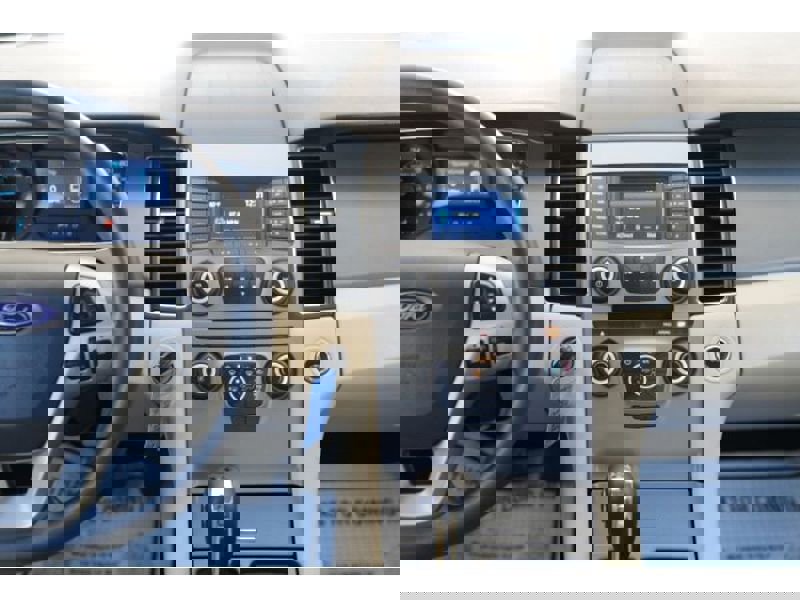 Used 2018 Ford Taurus SE image 18