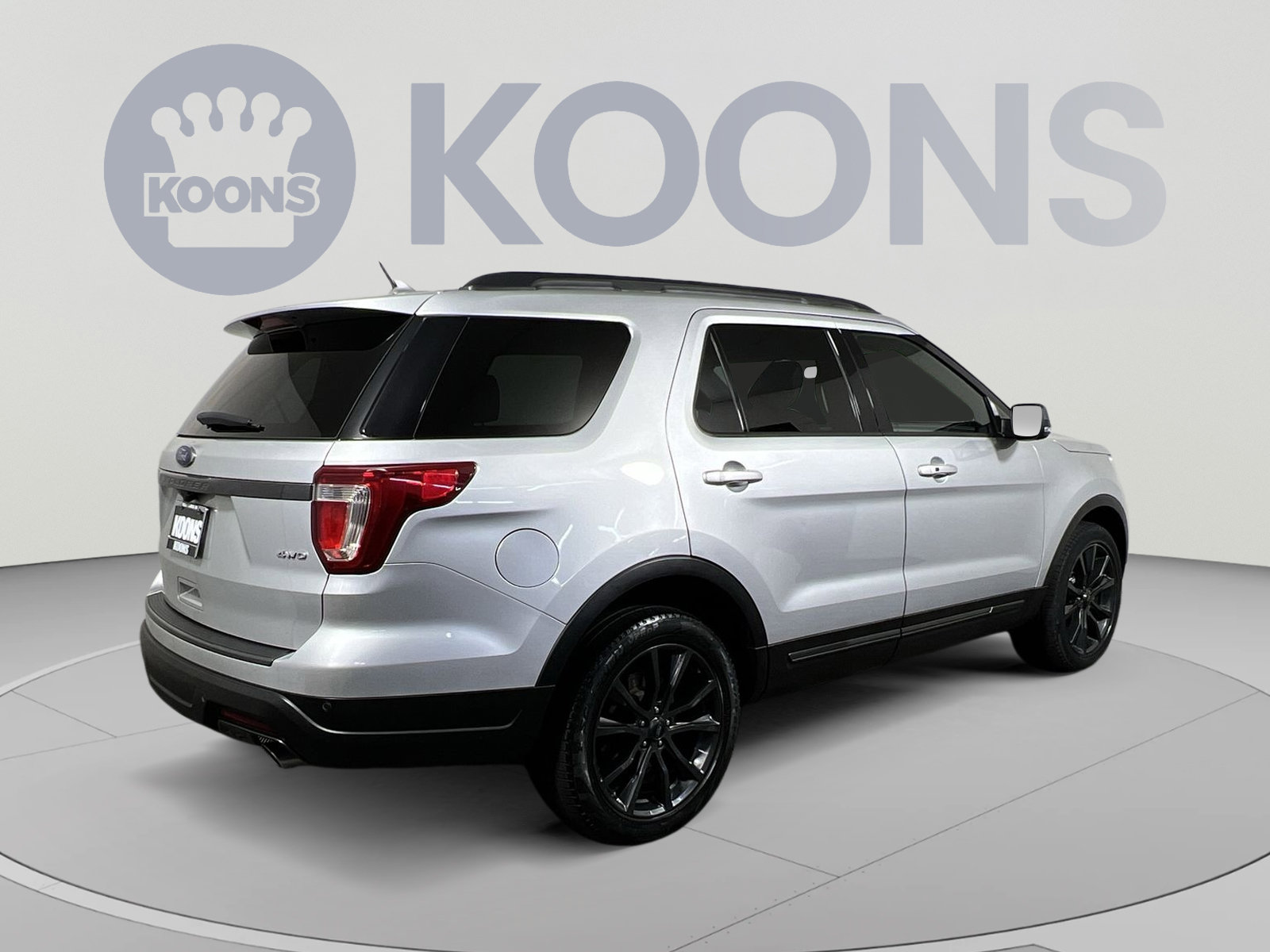 Used 2018 Ford Explorer XLT w/ Equipment Group 202A AWD/4WD image 11