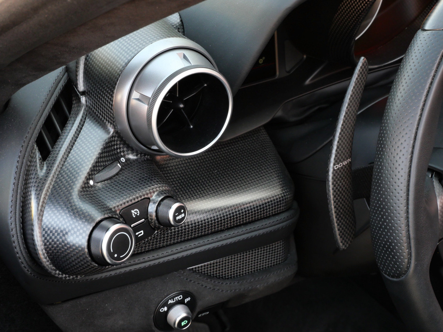 Used 2023 Ferrari F8 Tributo RWD image 16