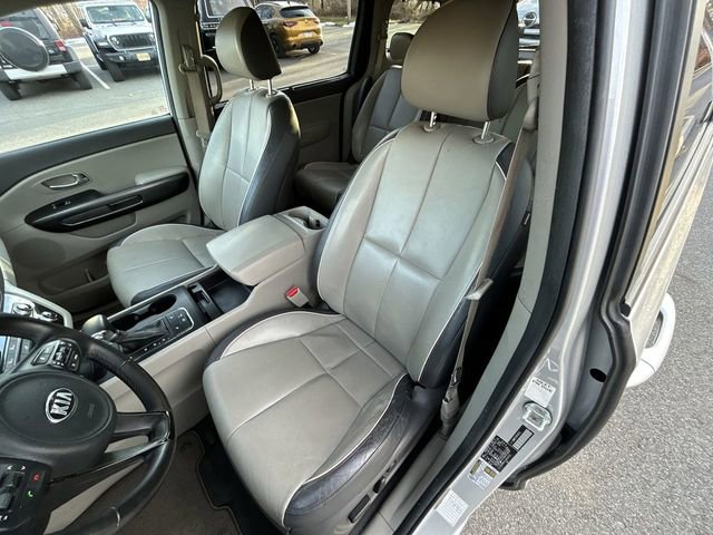 Used 2017 Kia Sedona LX w/ LX Essentials Premium Package image 15