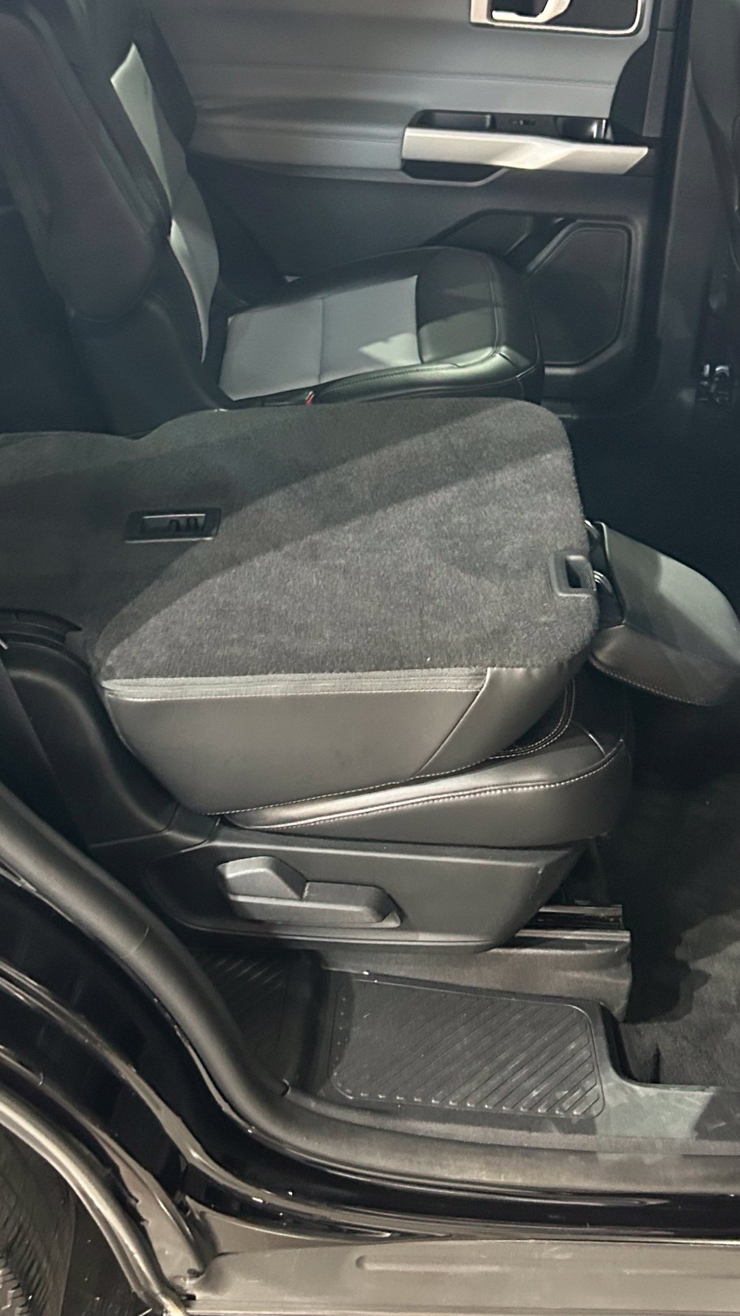 Used 2022 Ford Explorer XLT w/ Equipment Group 202A AWD/4WD image 74