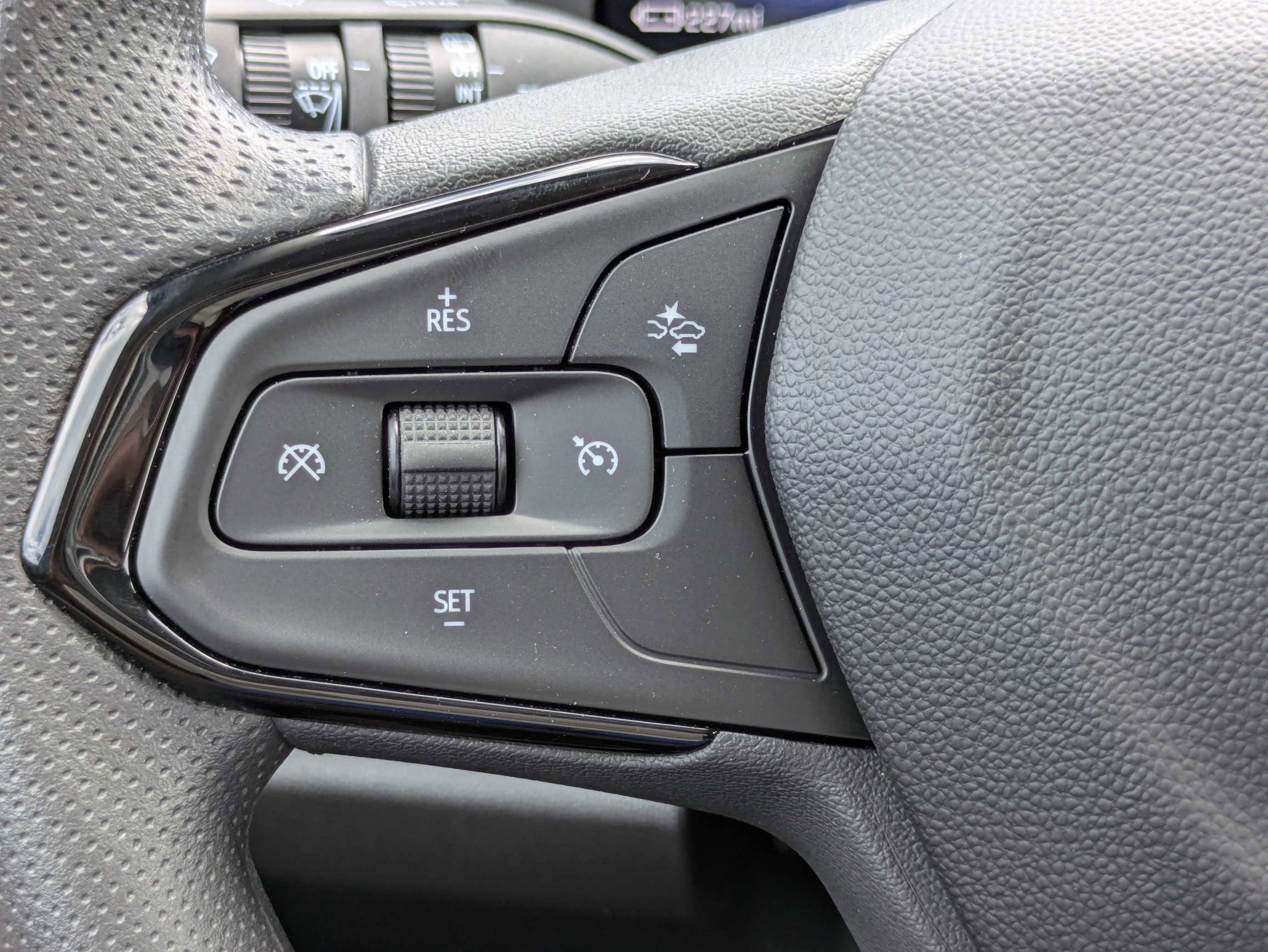 New 2027 Chevrolet Bolt LT FWD image 23
