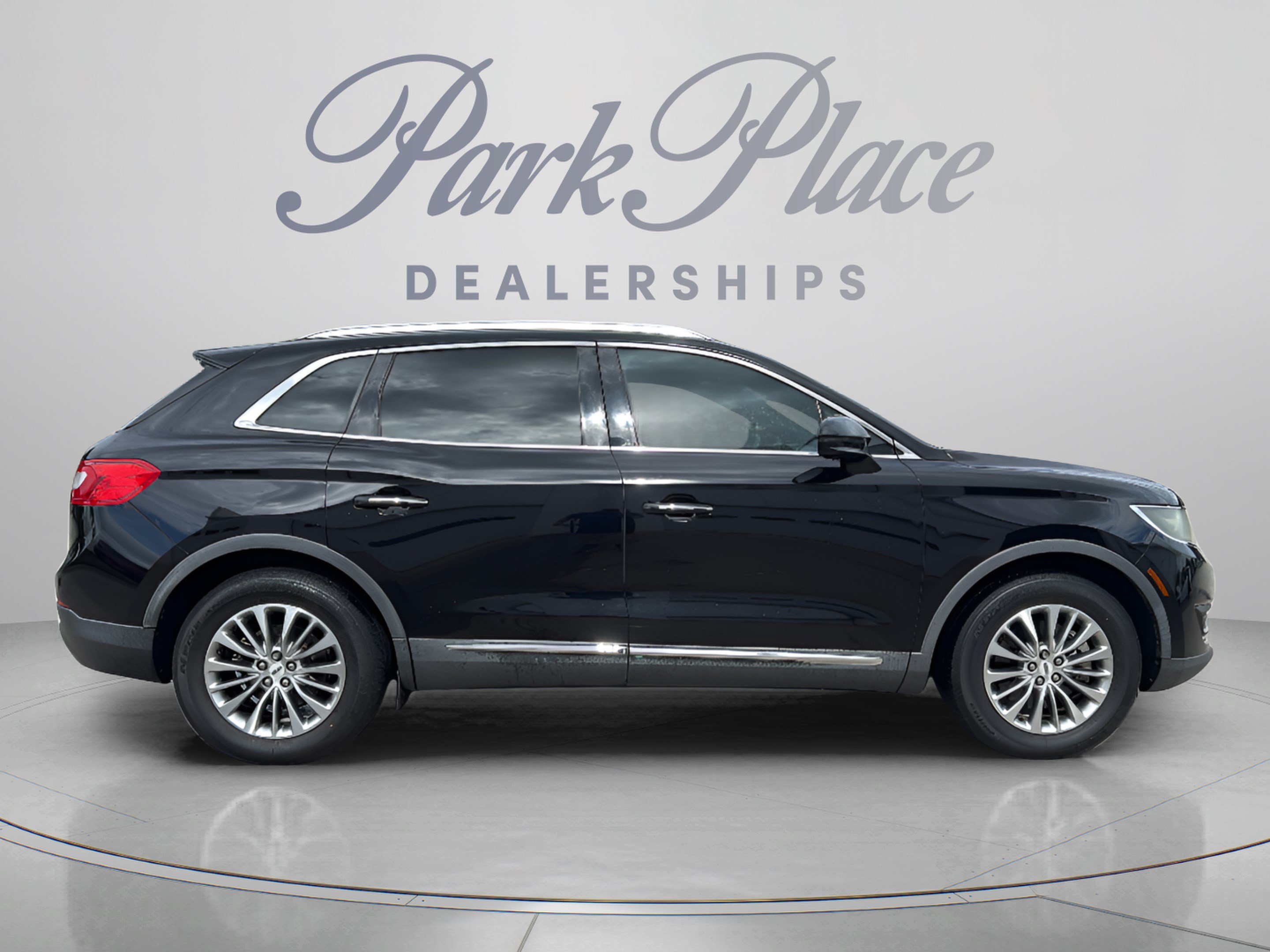 Used 2018 Lincoln MKX Select w/ Select Plus Package FWD image 7