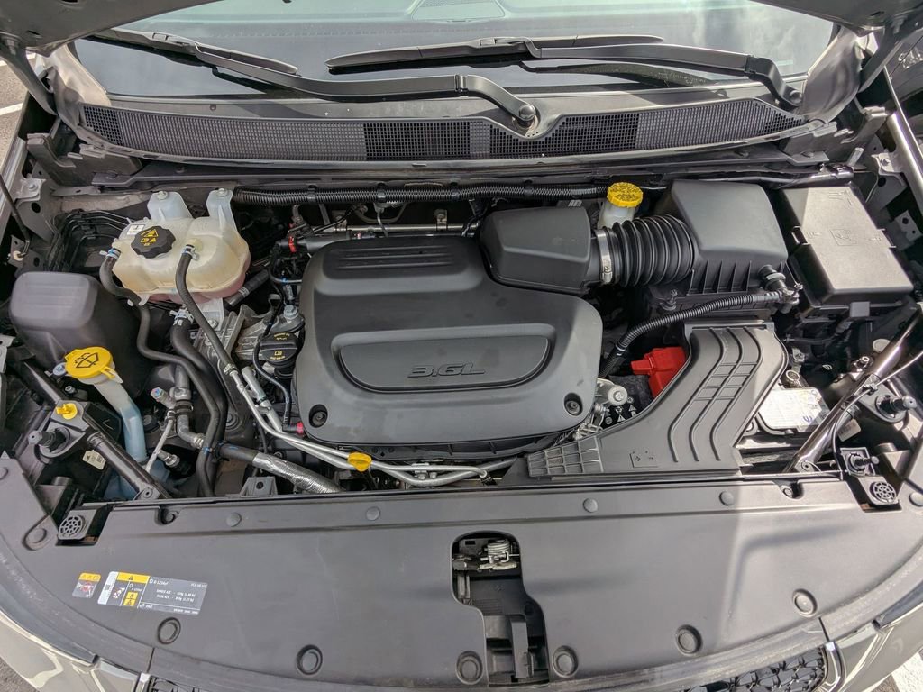 Used 2025 Chrysler Pacifica Select image 37