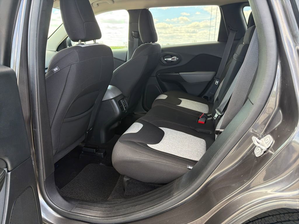 Used 2014 Jeep Cherokee Latitude w/ Cold Weather Group FWD image 14