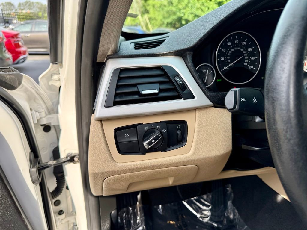Used 2018 BMW 320i Sedan RWD image 13