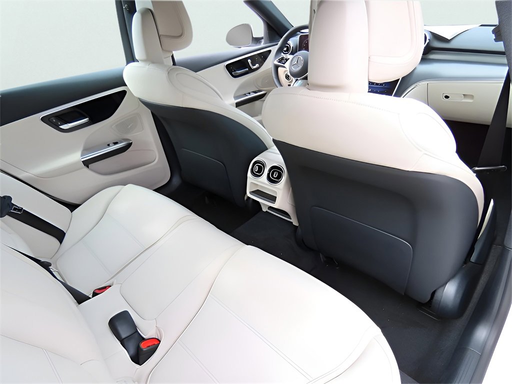 Used 2025 Mercedes-Benz C 300 4MATIC Sedan image 26