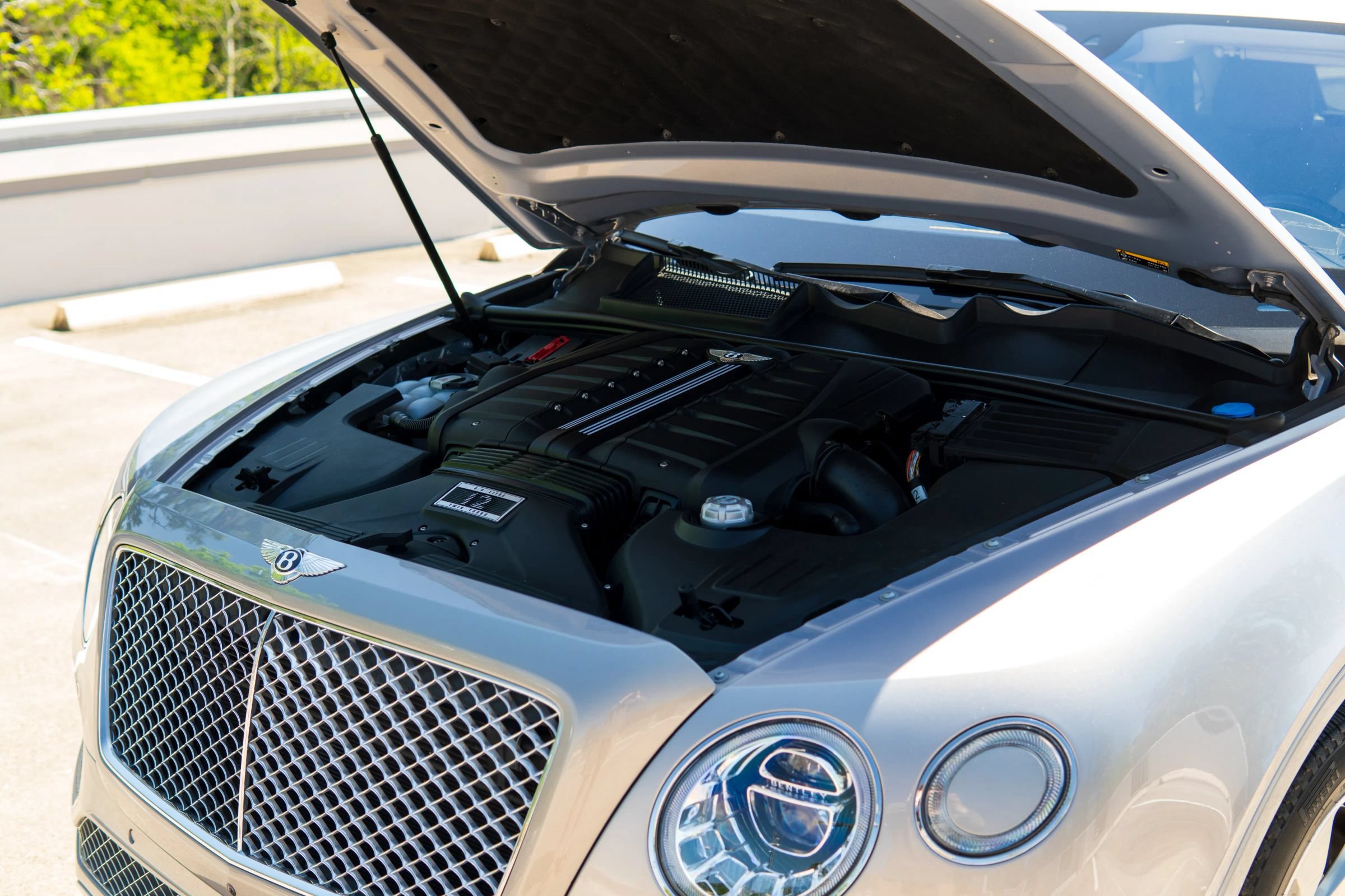 Used 2017 Bentley Bentayga AWD/4WD image 5