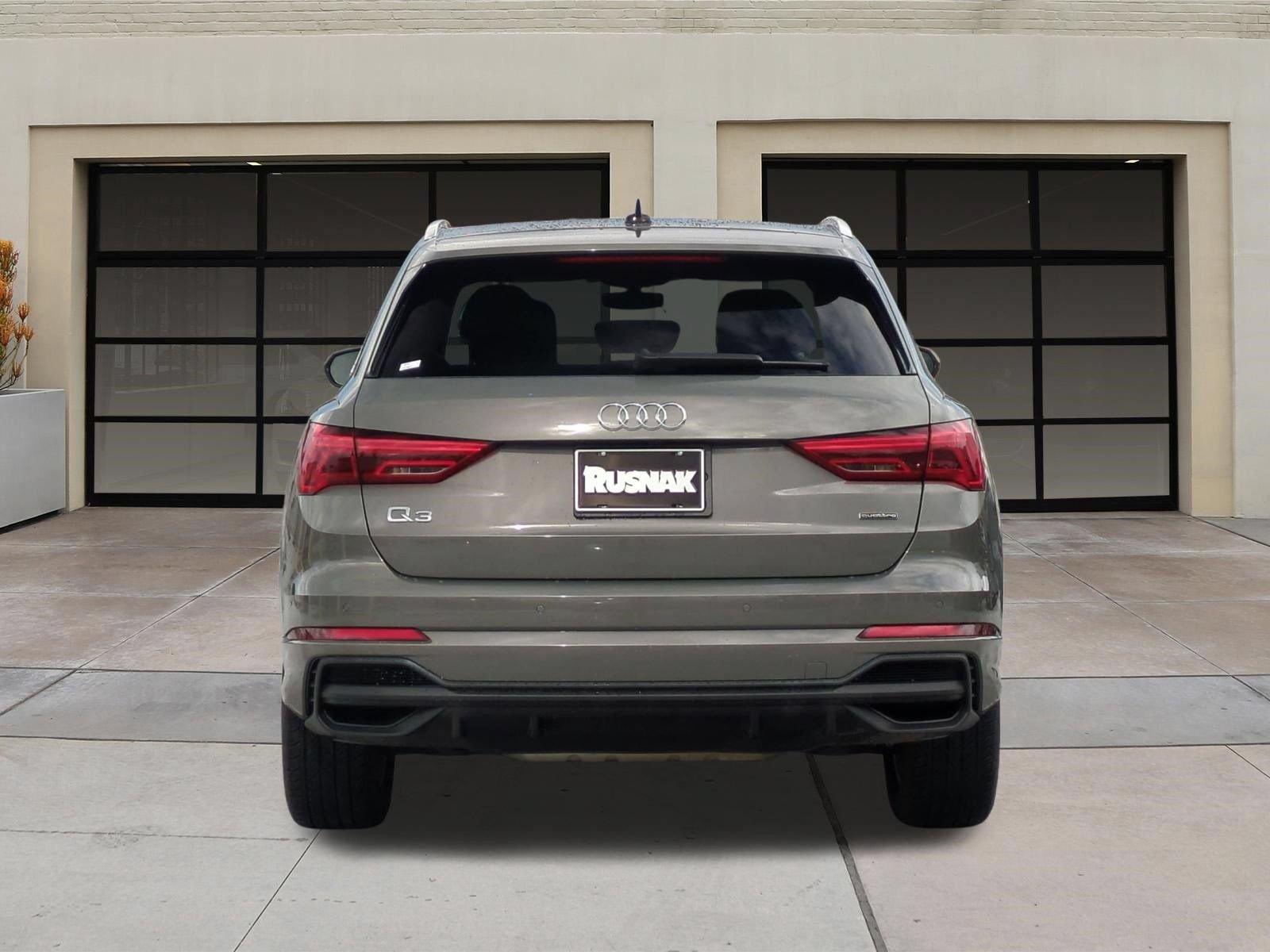 Used 2023 Audi Q3 2.0T Premium w/ Convenience Package AWD/4WD image 5