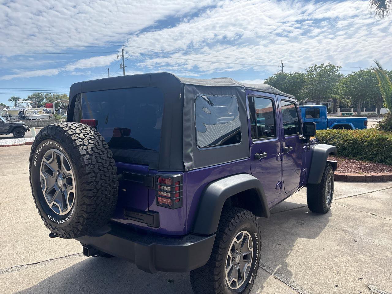 Used 2017 Jeep Wrangler Unlimited Sport w/ Connectivity Group AWD/4WD image 6
