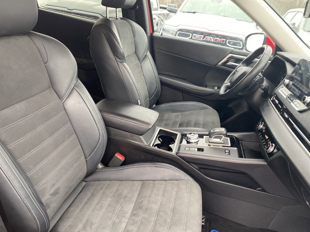 Used 2024 Mitsubishi Outlander 4WD Plug-In Hybrid image 9