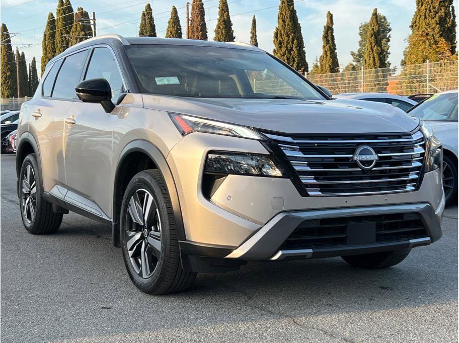 Used 2025 Nissan Rogue SL image 3