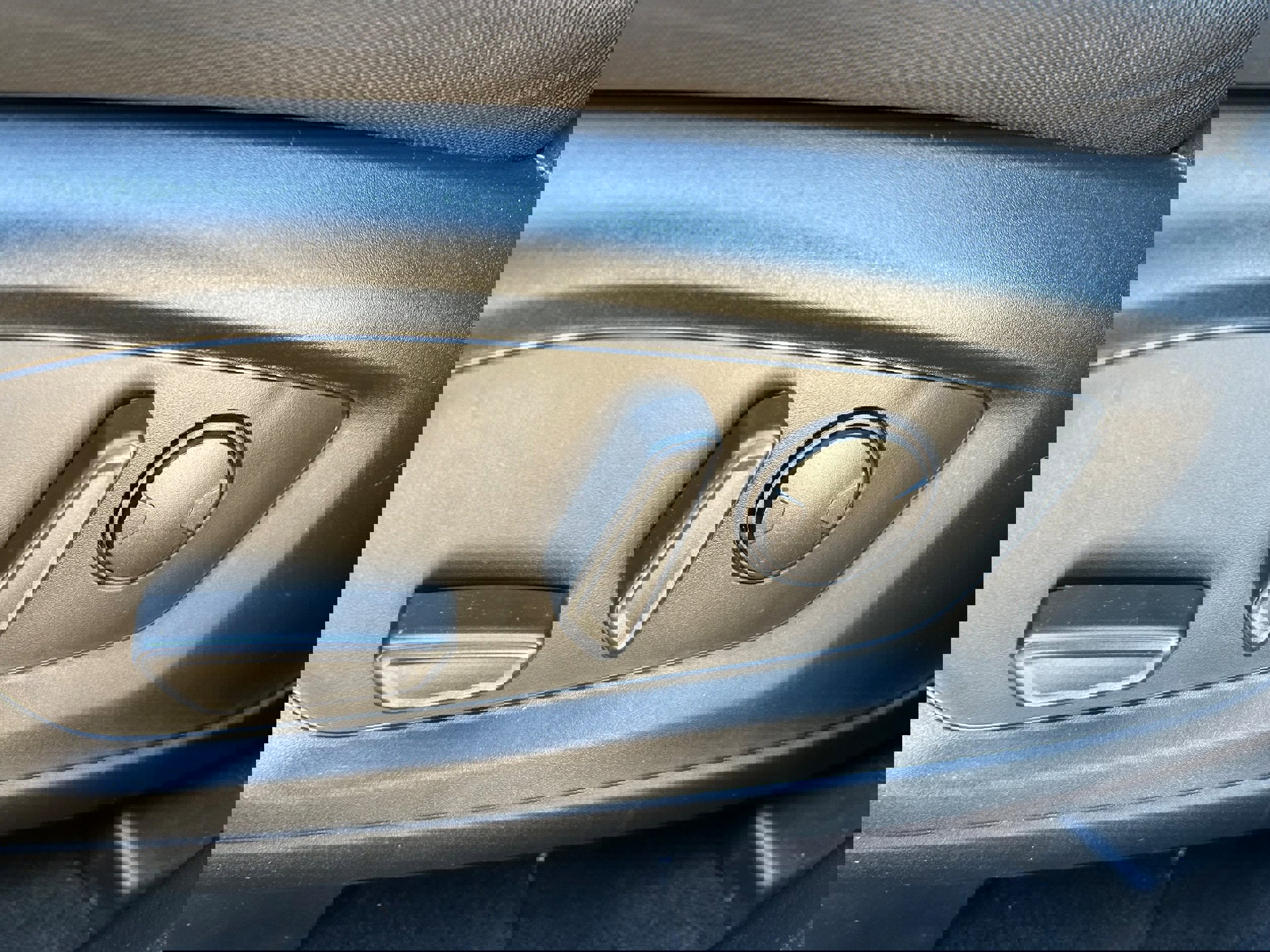 Used 2020 Ford Explorer XLT image 12