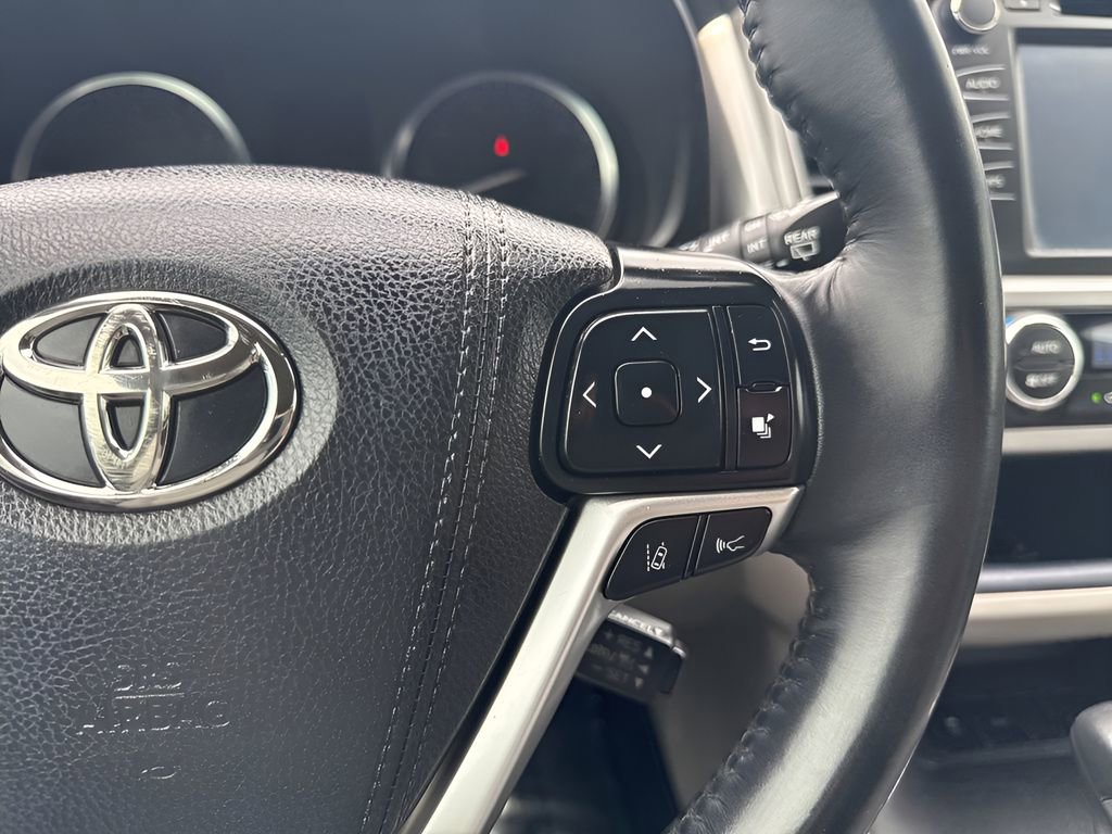 Used 2017 Toyota Highlander XLE FWD image 17