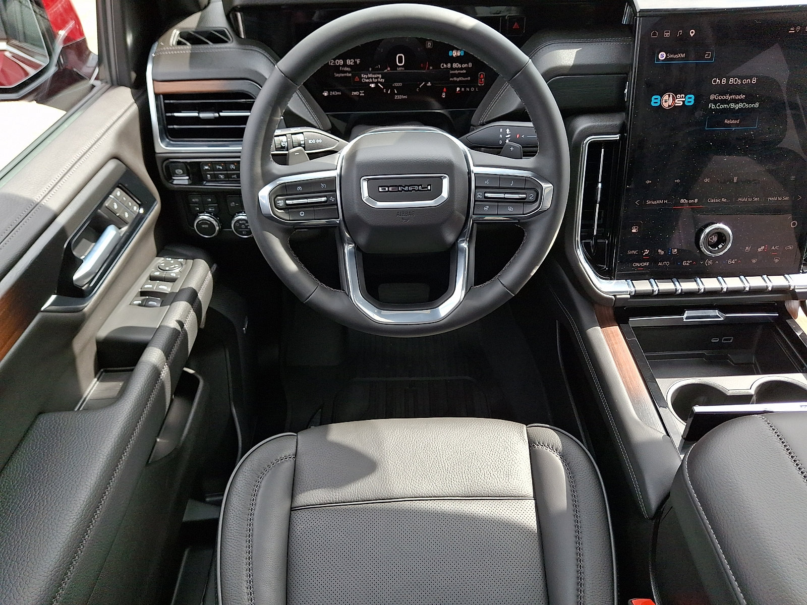 Certified 2026 GMC Yukon XL Denali w/ Sun & Power Step Package AWD/4WD image 13