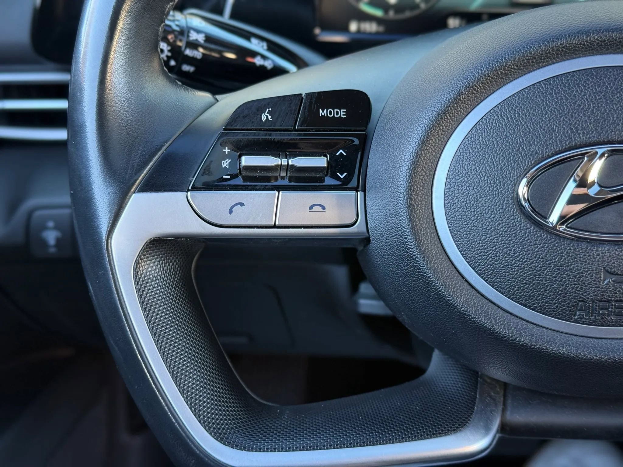 Used 2021 Hyundai Elantra SEL w/ Convenience + Premium Package image 18