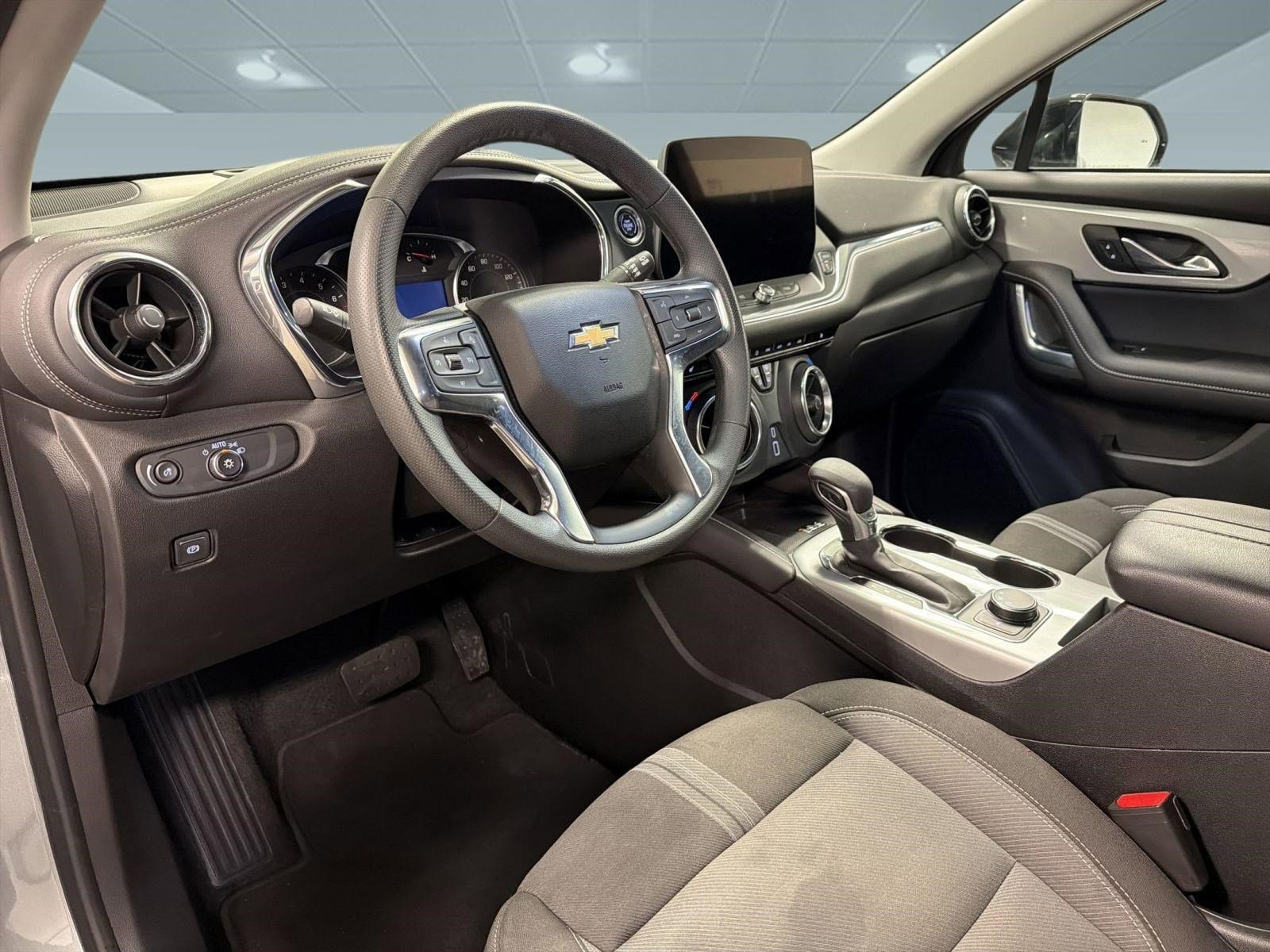 Certified 2024 Chevrolet Blazer LT w/ Convenience Package FWD image 4