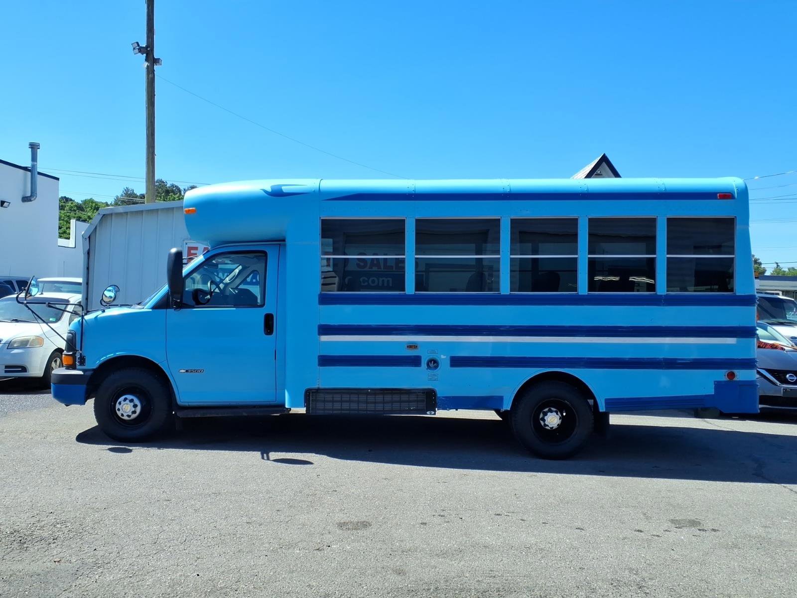 Used 2005 Chevrolet Express 3500 w/ School Bus Package RWD image 2