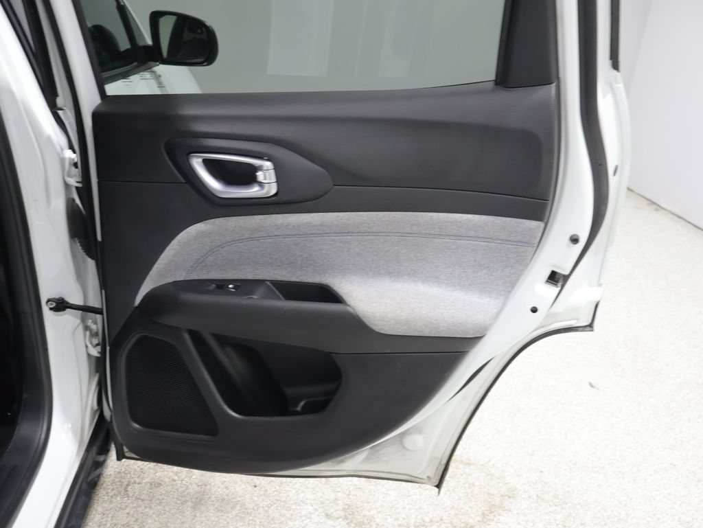 Certified 2024 Jeep Compass Latitude AWD/4WD image 30