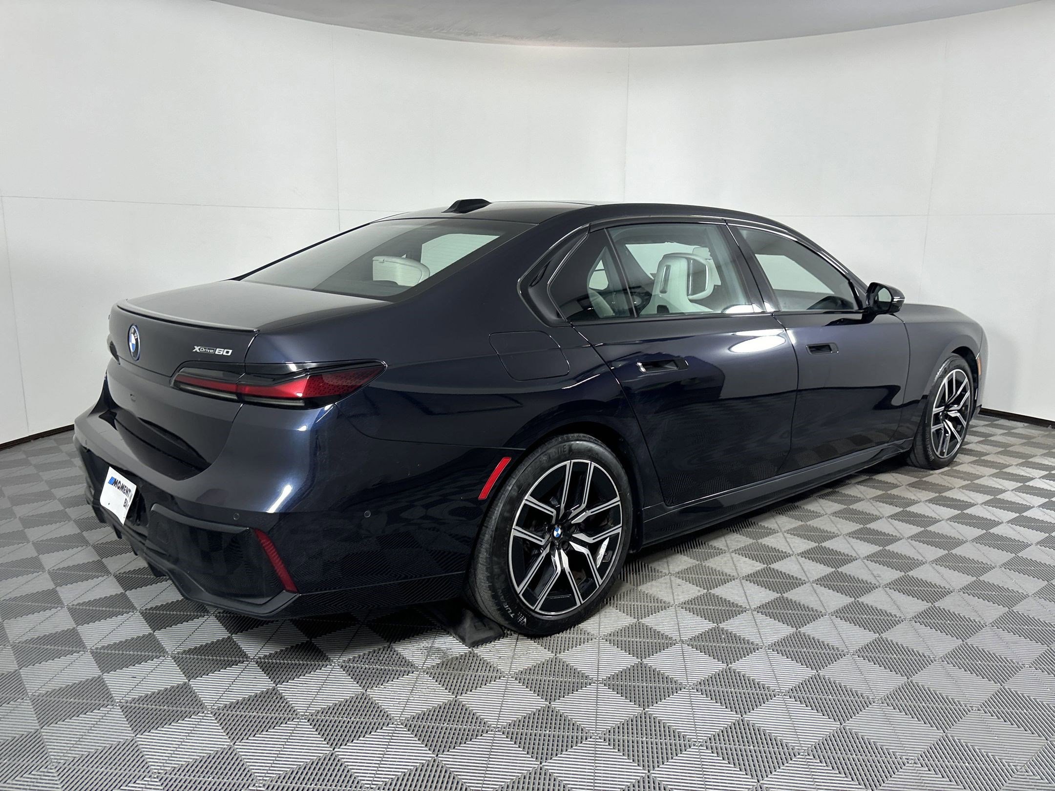 Certified 2024 BMW i7 xDrive60 w/ Premium Package image 9