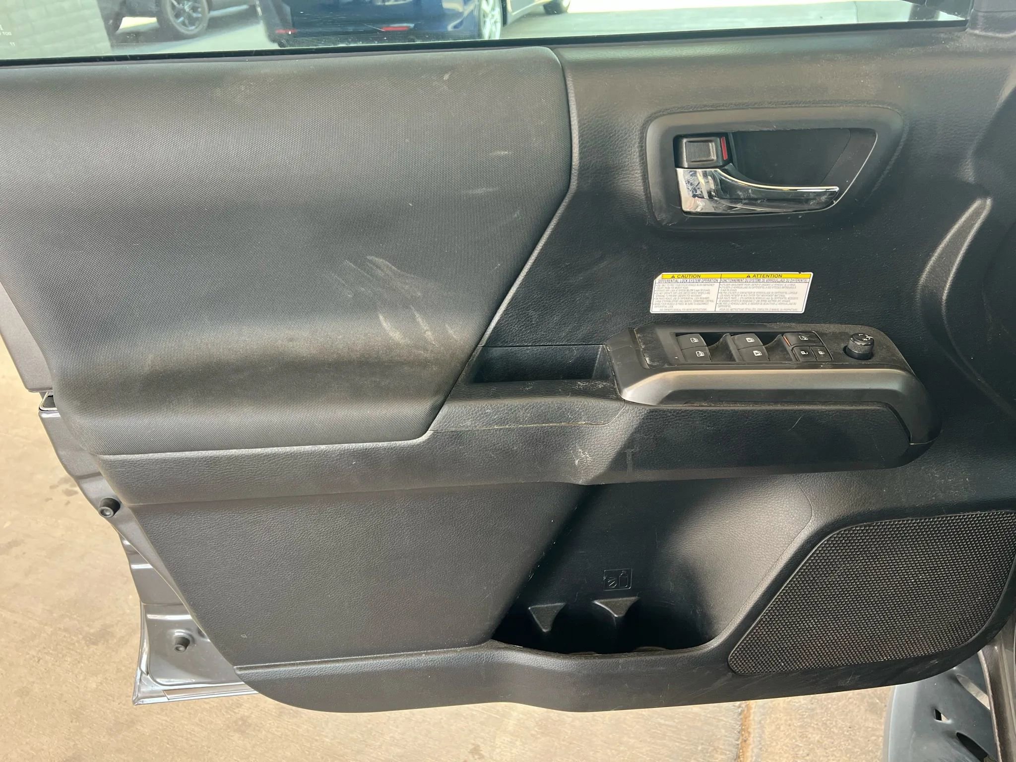 Used 2019 Toyota Tacoma TRD Off-Road image 9