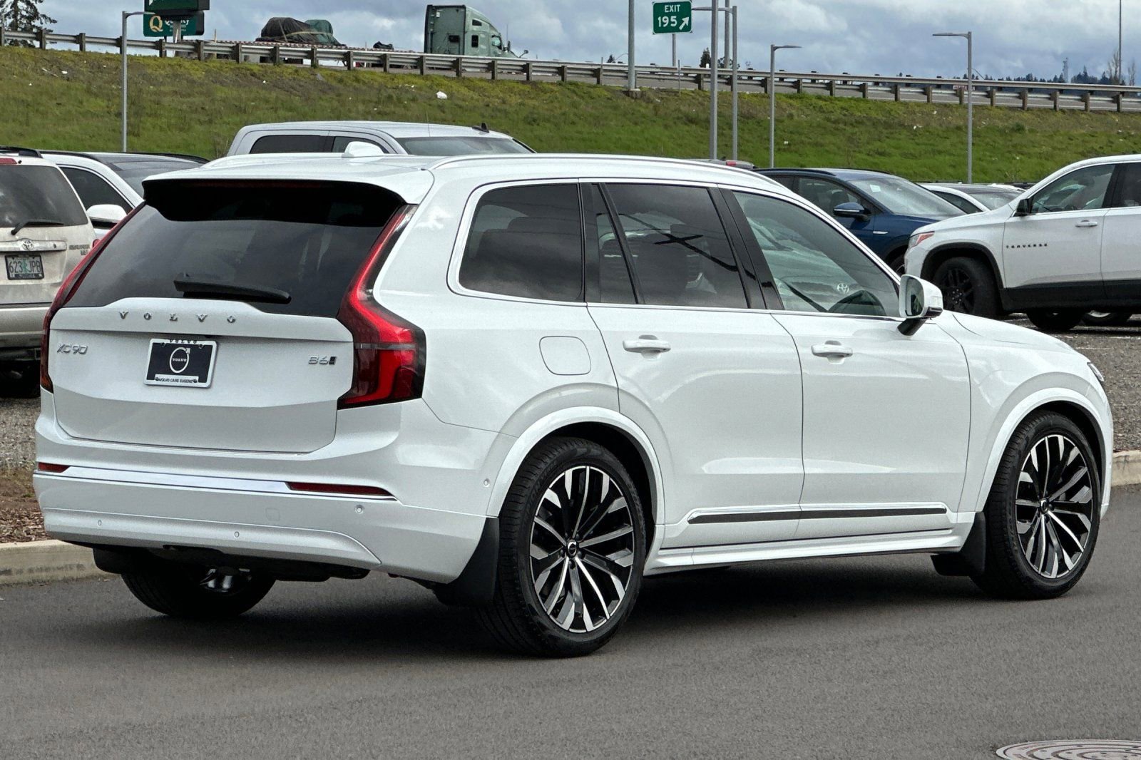 New 2026 Volvo XC90 B6 Ultra w/ Lounge Package image 3