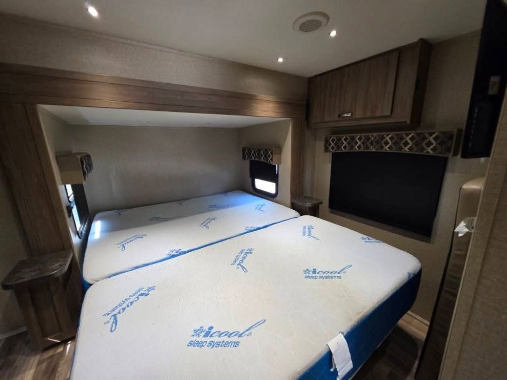 Used 2016 Mercedes-Benz Sprinter 3500 image 51