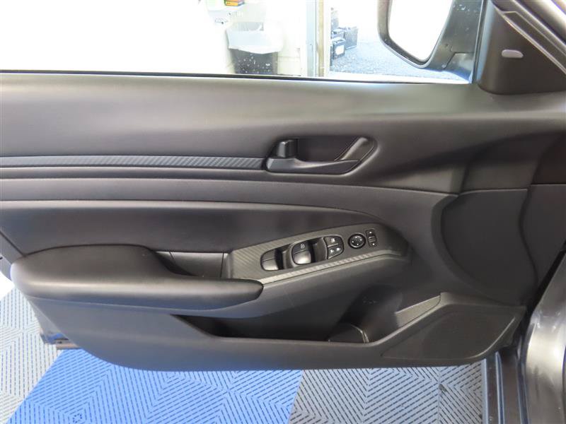 Used 2024 Nissan Altima 2.5 S FWD image 11