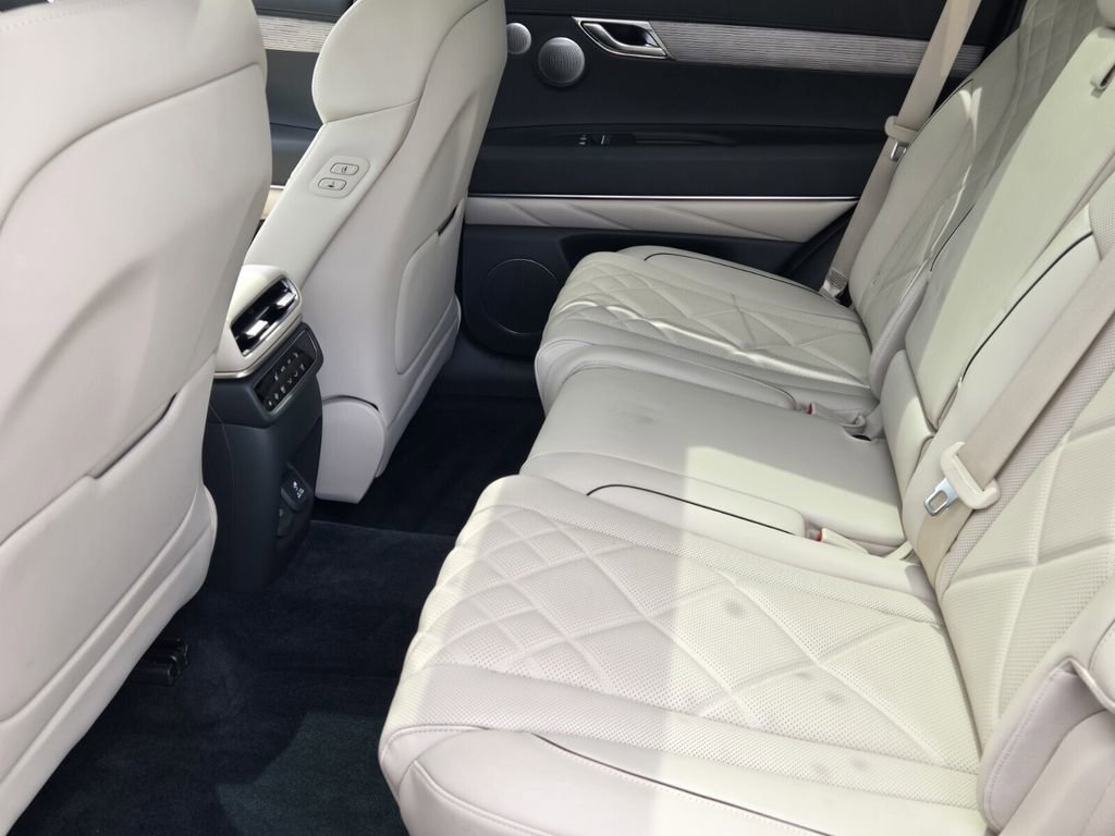 Used 2025 Genesis GV80 3.5T Prestige image 11