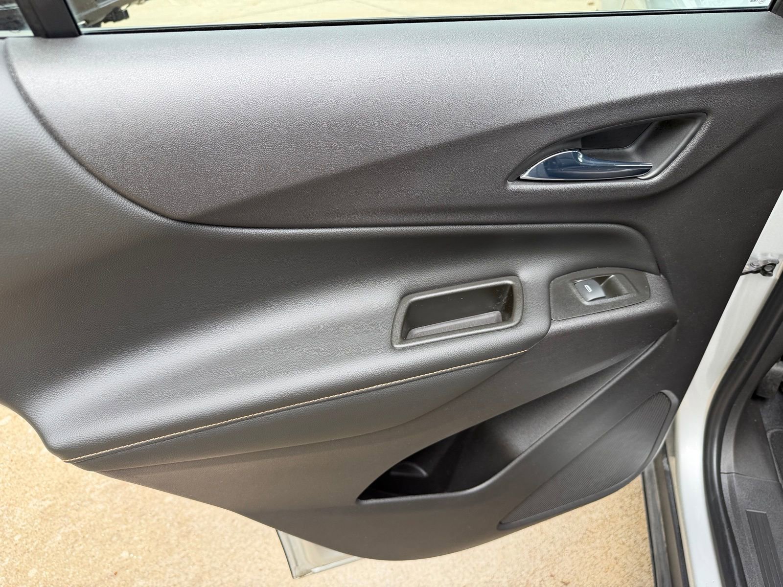 Used 2021 Chevrolet Equinox Premier image 23